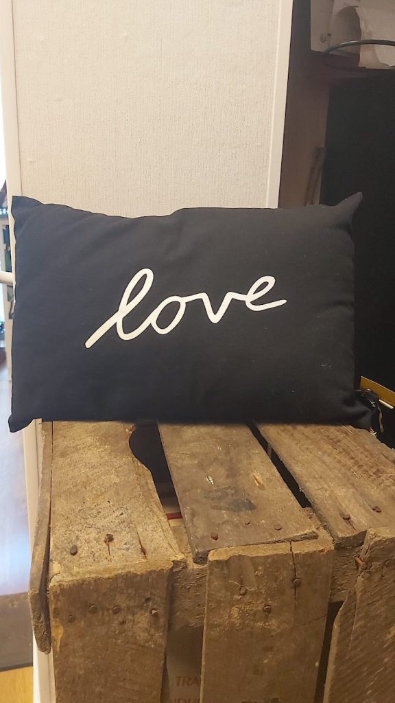 Coussin noir love