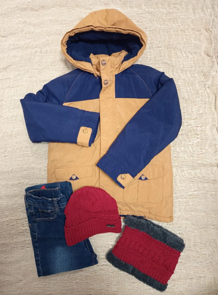 Blouson - Sergent Major - 9 ans - 20€ - jean - Kiabi - 10 ans - 4€ - bonnet tour de cou - 6€