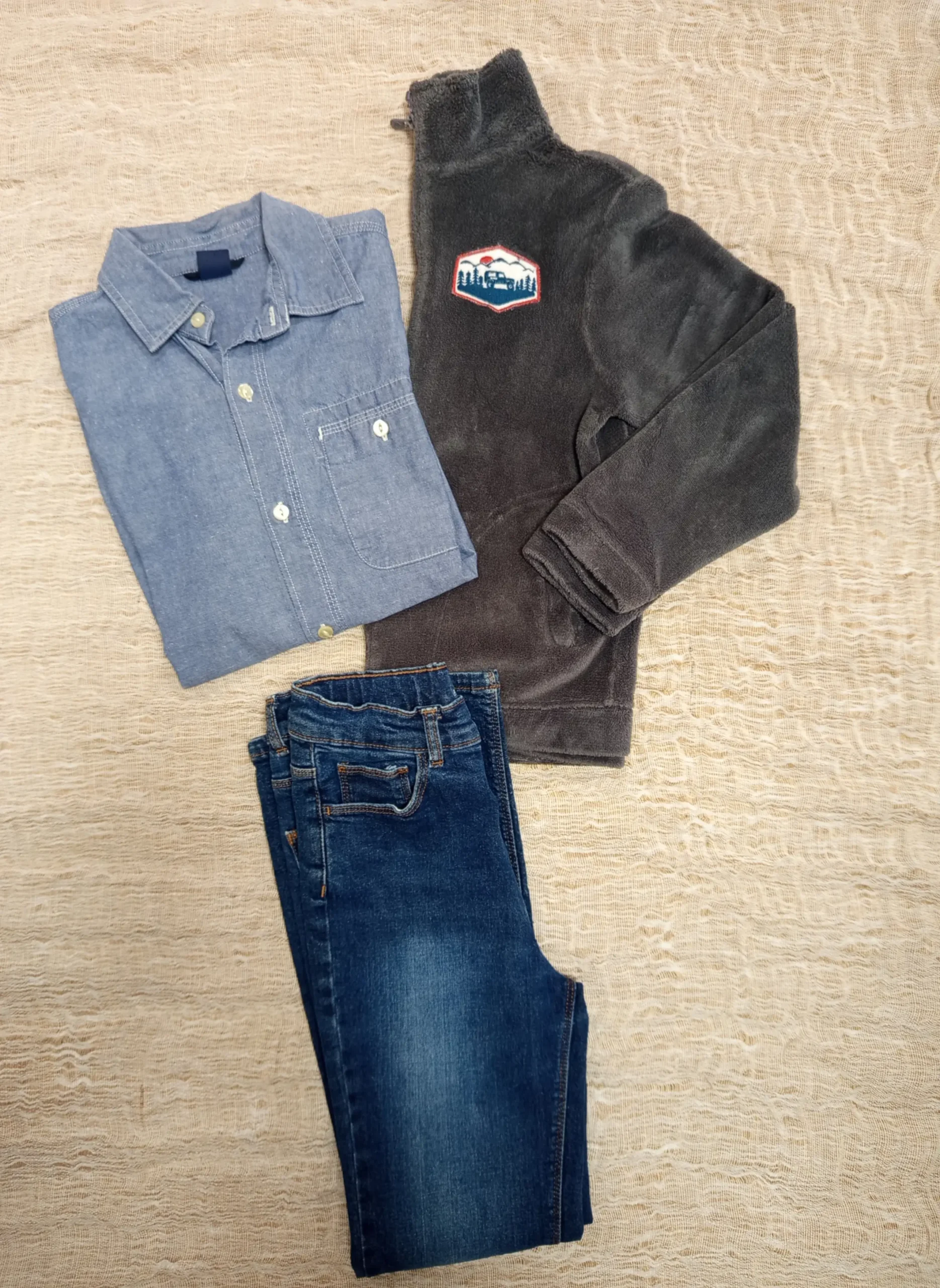 Veste - polaire - Z - 10 ans - 5€ - chemise - Gap - 10/11 ans - 5€ - jean - Kiabi - 10 ans - 4€