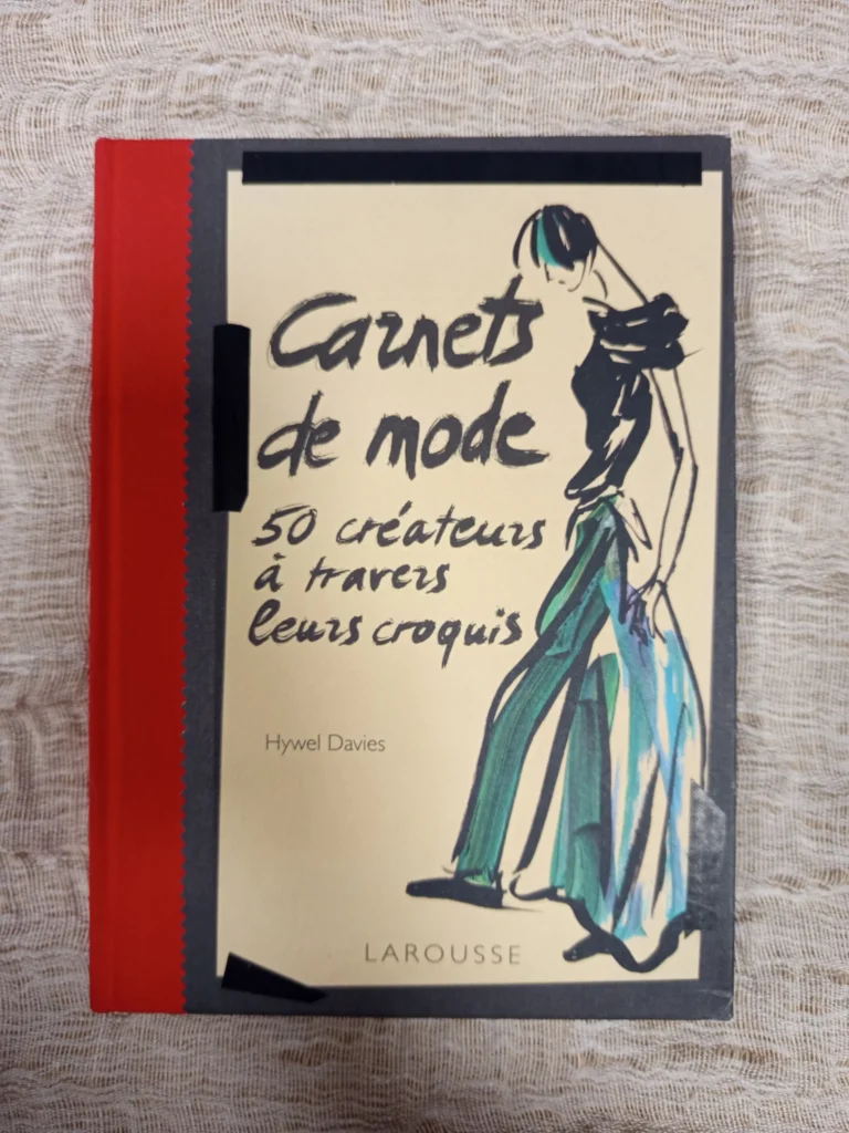 Carnets de mode - 50 créateurs à travers leurs croquis - Hywel Davies - 18€