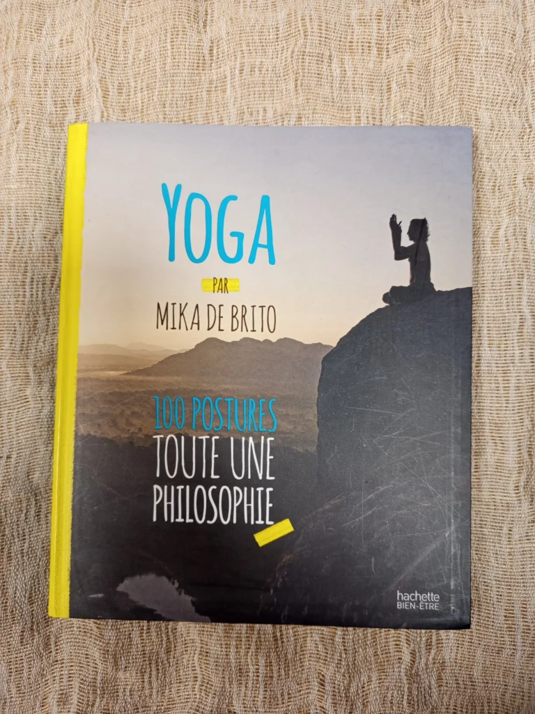 Yoga par Mika de Brito - 100 postures - toute une philosophie - 10€
