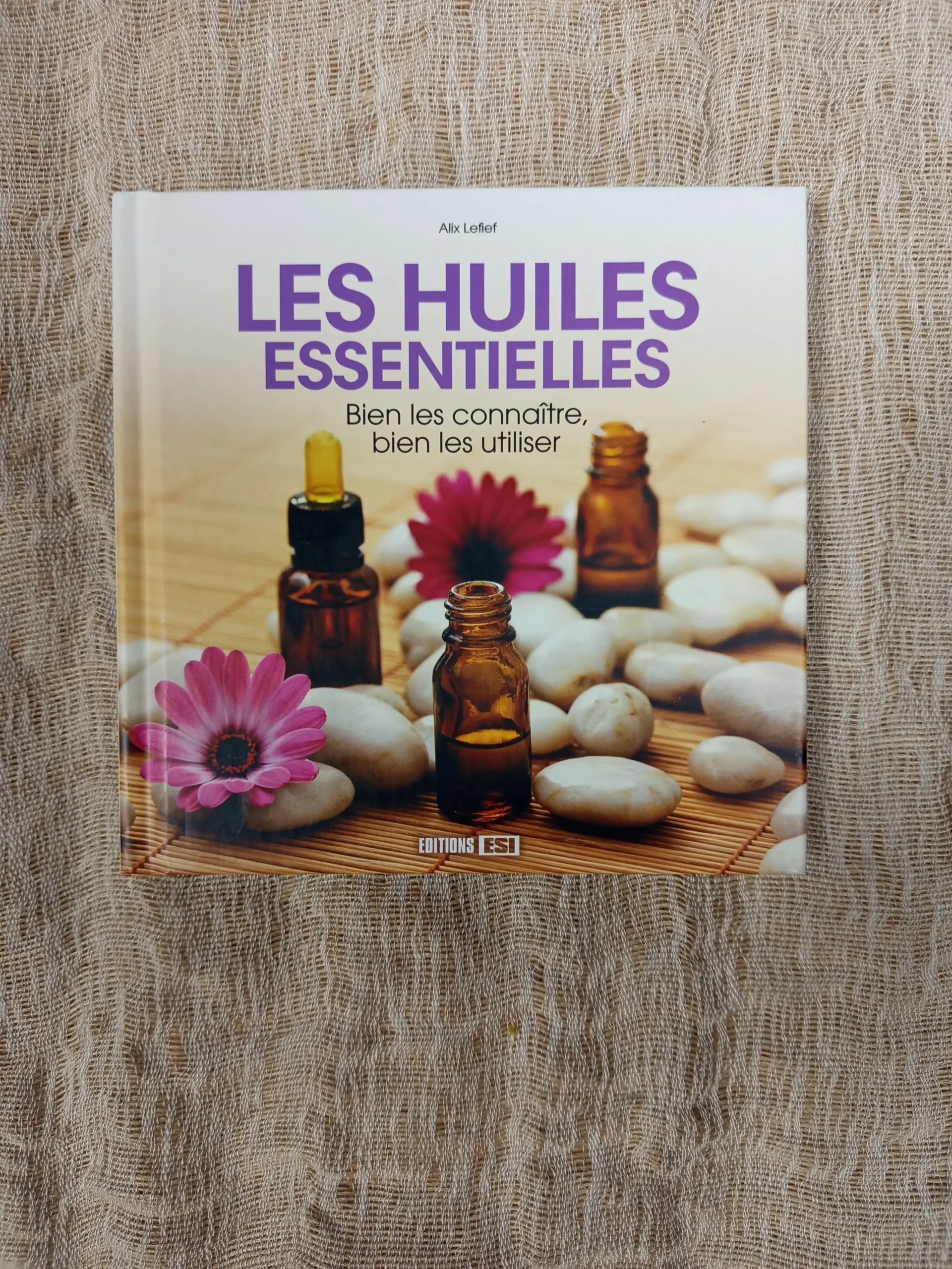 Les huiles essentielles - bien les connaître bien les utiliser - Alix Lefief - 4€